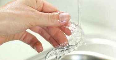 how to clean plastic retainers