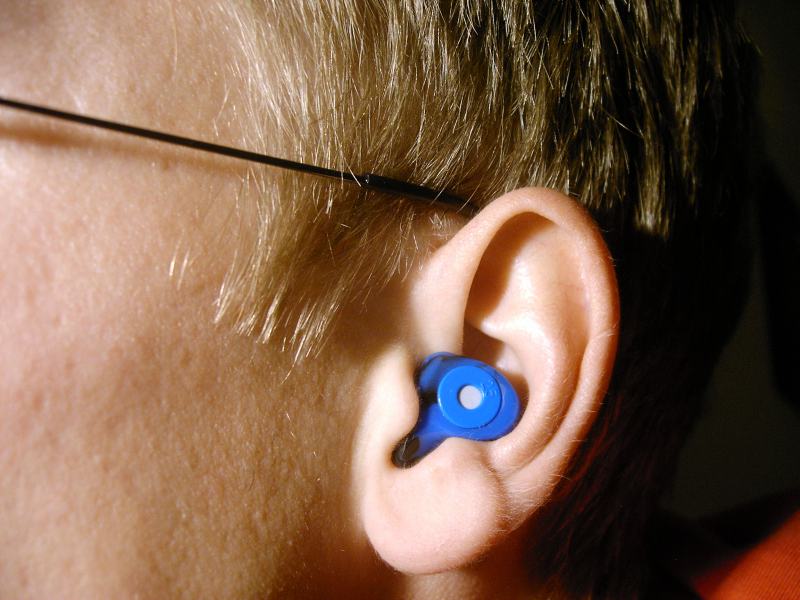 musician with tinnitus earplug